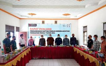 Bawaslu OKU Timur Gelar Rapat Evaluasi Pengawasan 2021